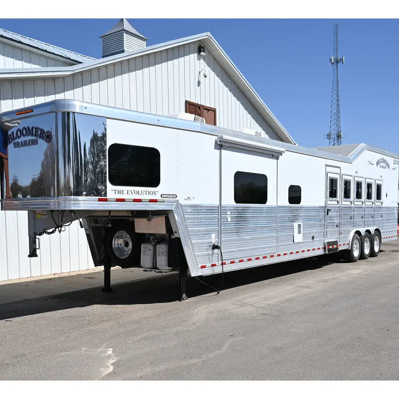 2019 Bloomer 5 Horse Trailer With 16'8" Living Quarter Brand New 7K Onan Generator 1