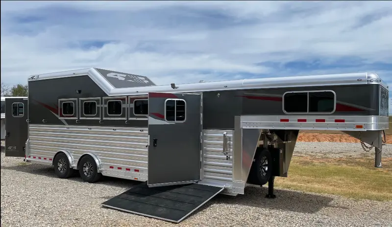 2022 4 Star Trailer 5 Horse Reverse Load With Dressing Room, Oversized Rear Tack 1