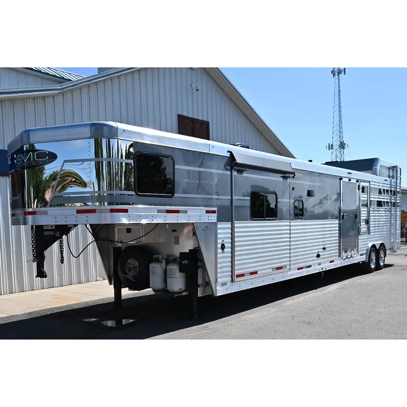 2022 Smc Stock Combo 15' Living Quarter Trailer With Diesel Onan Generator 1