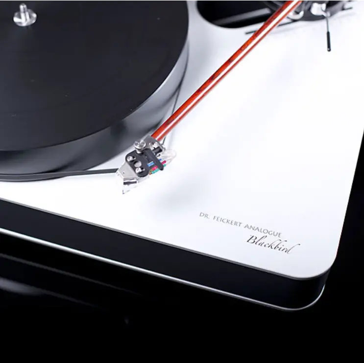 Dr. Feickert Analogue Blackbird Turntable With Deluxe 12 Package 3