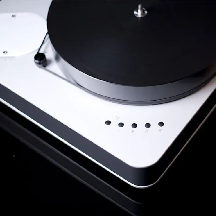 Dr. Feickert Analogue Blackbird Turntable With Deluxe 12 Package 4