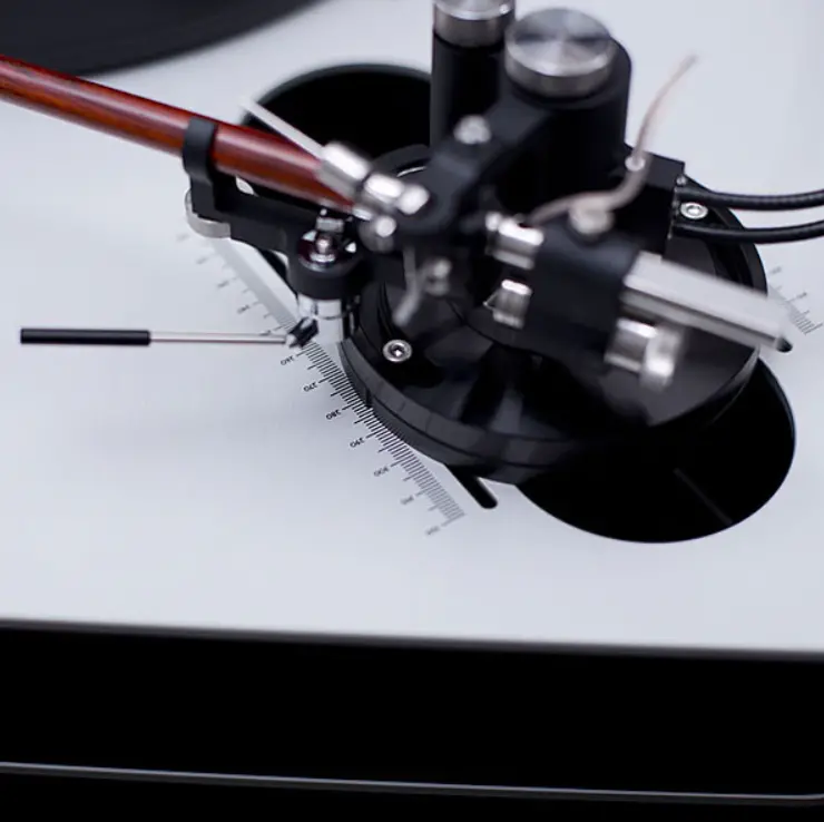 Dr. Feickert Analogue Blackbird Turntable With Deluxe 12 Package 5
