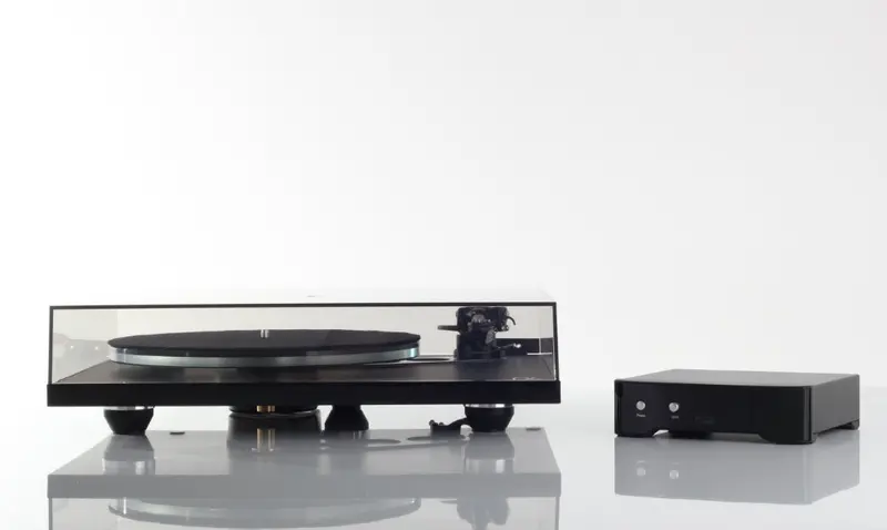 Rega Planar 6 Turntable 1