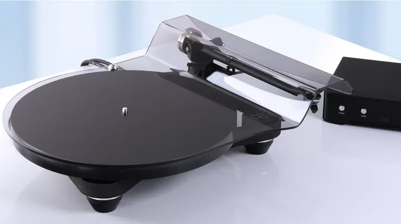 Rega Planer P8 Turntable With Cartridge 1