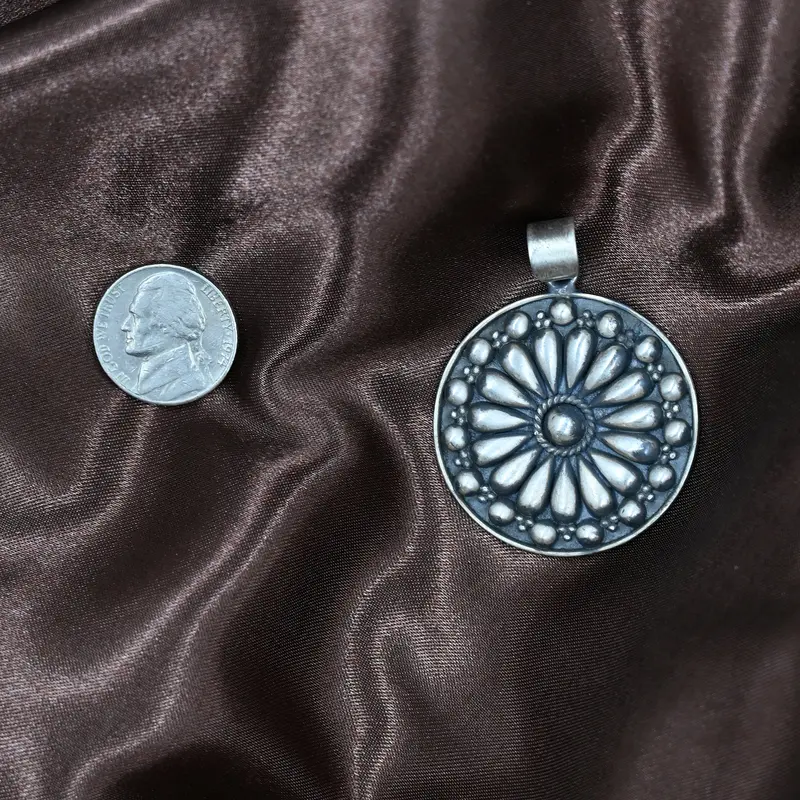 The Kinsley Round Pendant 1