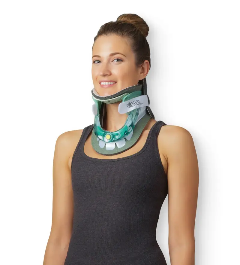 Vista® Cervical Collar Set With Replacement Pads 1